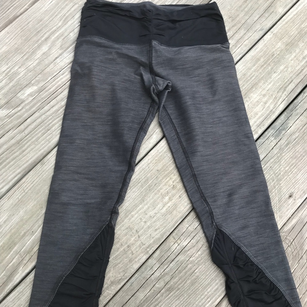 Lululemon 4 slub denim gray/black crops